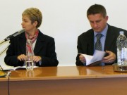 Dr. sc. Suzana Leček (organizacijska tajnica skupa) i doc. dr. sc. Željko Holjevac (predsjednik Društva za hrvatsku povjesnicu)